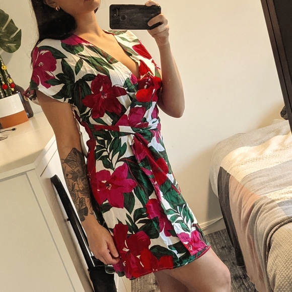 Paraphrase Dresses & Skirts - NWT Paraphrase Floral Dress